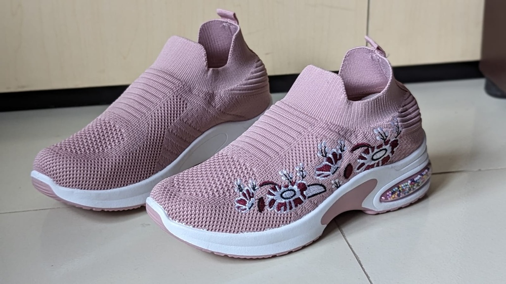 Stylish Fabric Sneakers For Women's