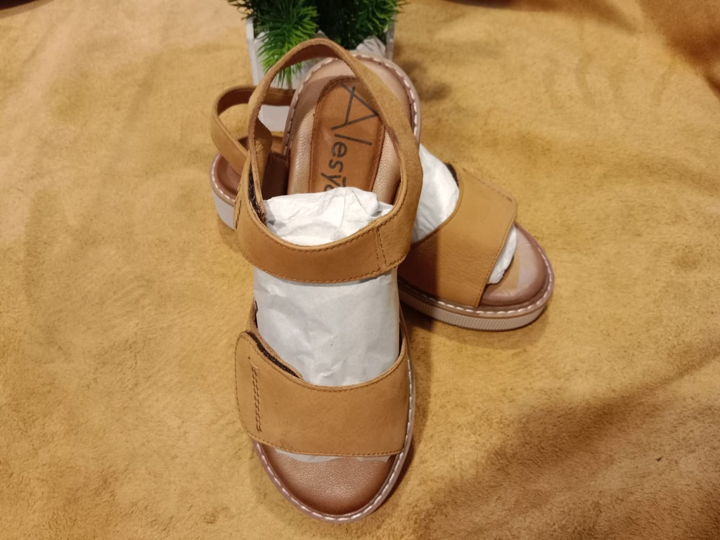 Pure leather Exported sandal for Women